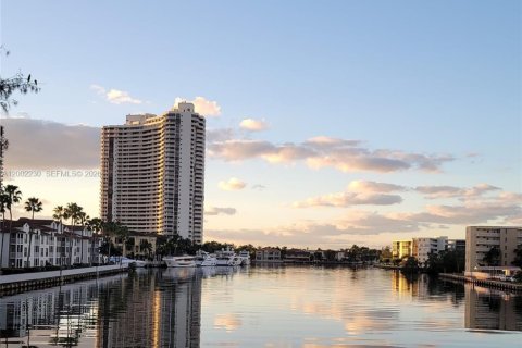 Condo in Aventura, Florida, 2 bedrooms № 2244589 - photo 2