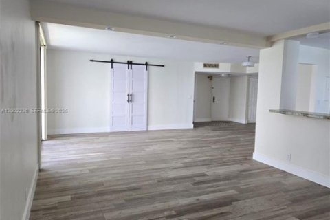Condo in Aventura, Florida, 2 bedrooms № 2244589 - photo 6