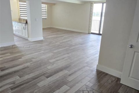 Condo in Aventura, Florida, 2 bedrooms № 2244589 - photo 7