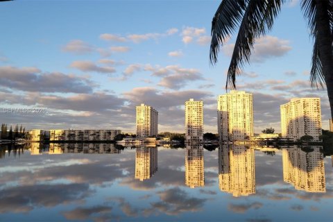 Condo in Aventura, Florida, 2 bedrooms  № 2244589
