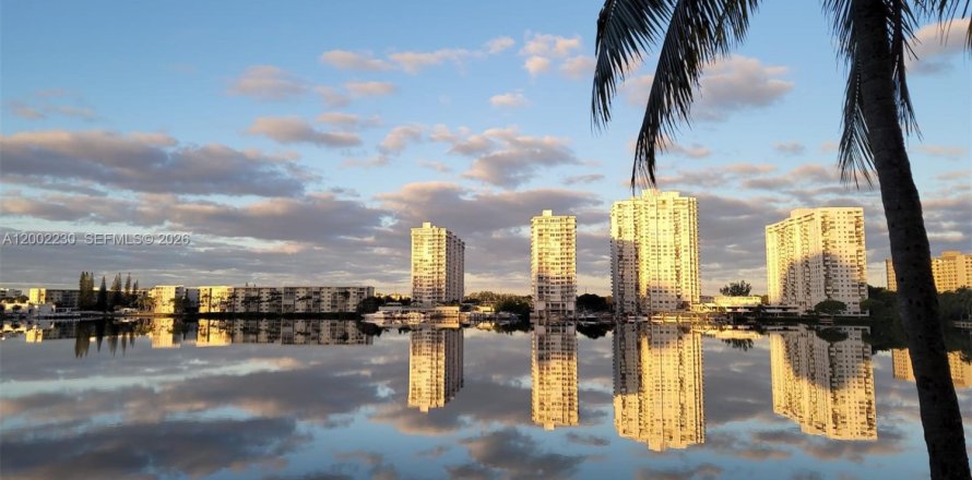 Condo in Aventura, Florida, 2 bedrooms № 2244589