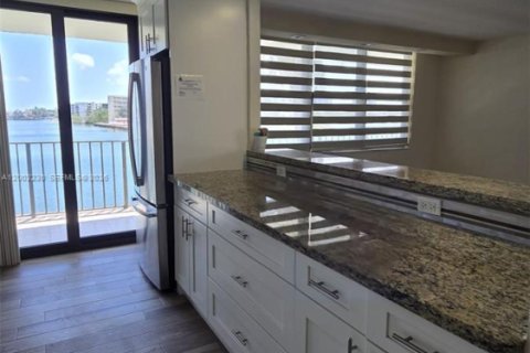 Condo in Aventura, Florida, 2 bedrooms № 2244589 - photo 11