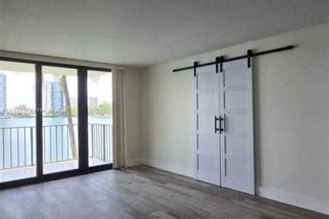 Condo in Aventura, Florida, 2 bedrooms № 2244589 - photo 13