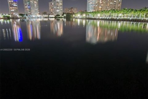 Condo in Aventura, Florida, 2 bedrooms № 2244589 - photo 4