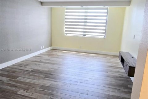 Condo in Aventura, Florida, 2 bedrooms № 2244589 - photo 15