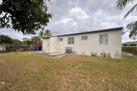 Villa ou maison à louer à North Miami Beach, Floride: 3 chambres, 90.58 m2 № 1990565 - photo 12