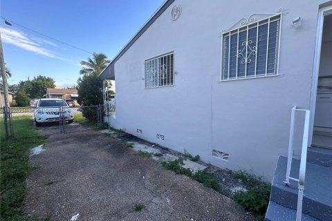 Villa ou maison à louer à North Miami Beach, Floride: 3 chambres, 90.58 m2 № 1990565 - photo 10