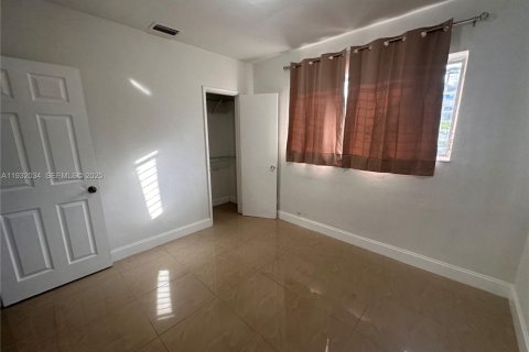 Villa ou maison à louer à North Miami Beach, Floride: 3 chambres, 90.58 m2 № 1990565 - photo 7