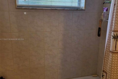Condo in Lauderdale Lakes, Florida, 1 bedroom  № 1867685 - photo 17