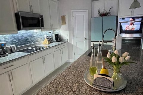 House in Kissimmee, Florida 5 bedrooms, 220.18 sq.m. № 2234745 - photo 26