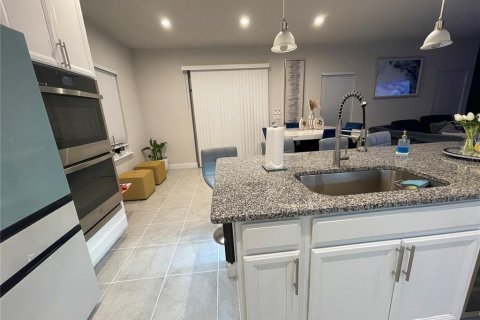 House in Kissimmee, Florida 5 bedrooms, 220.18 sq.m. № 2234745 - photo 12