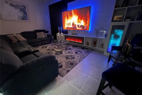 House in Kissimmee, Florida 5 bedrooms, 220.18 sq.m. № 2234745 - photo 6