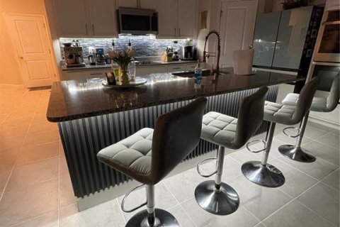 House in Kissimmee, Florida 5 bedrooms, 220.18 sq.m. № 2234745 - photo 15