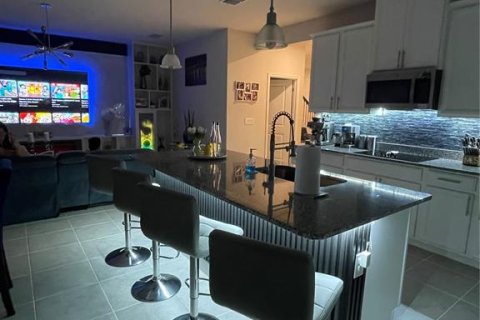 House in Kissimmee, Florida 5 bedrooms, 220.18 sq.m. № 2234745 - photo 16