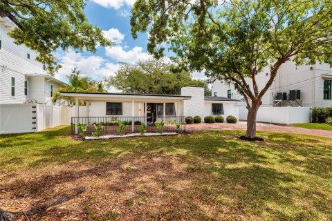 House in Tampa, Florida 3 bedrooms, 233.46 sq.m. № 2166601
