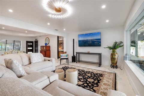 House in Tampa, Florida 3 bedrooms, 233.46 sq.m. № 2166601 - photo 12