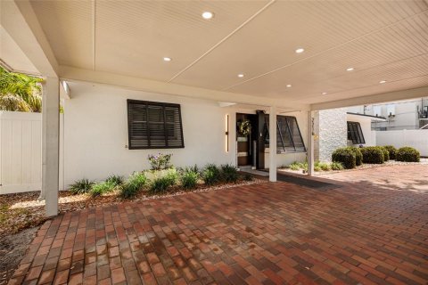 House in Tampa, Florida 3 bedrooms, 233.46 sq.m. № 2166601 - photo 4