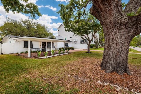 House in Tampa, Florida 3 bedrooms, 233.46 sq.m. № 2166601 - photo 3