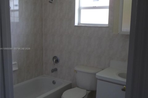 Снять в аренду виллу или дом в Халландейл-Бич, Флорида 3 спальни, 137.96м2, № 2064563 - фото 7