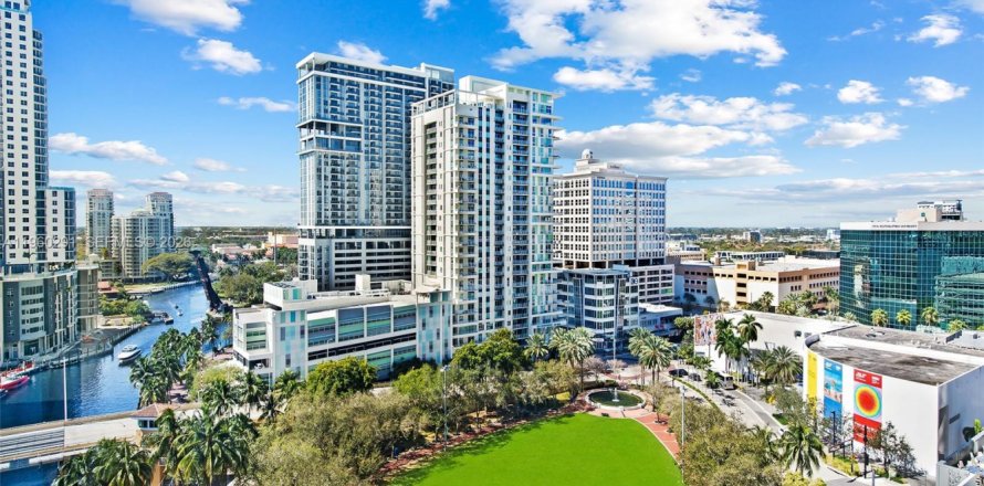 Кондоминиум с 2 спальнями в Форт-Лодердейл, Флорида № 2020159