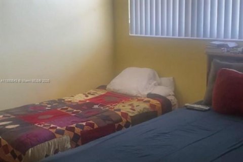 Condo in Miramar, Florida, 2 bedrooms  № 1945549 - photo 11