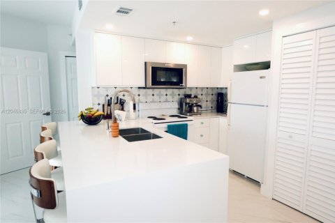 Copropriété à louer à Miami, Floride: 2 chambres, 83.52 m2 № 2186620 - photo 3
