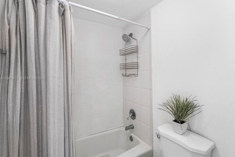 Copropriété à vendre à Miami Beach, Floride: 48.31 m2 № 2031113 - photo 19