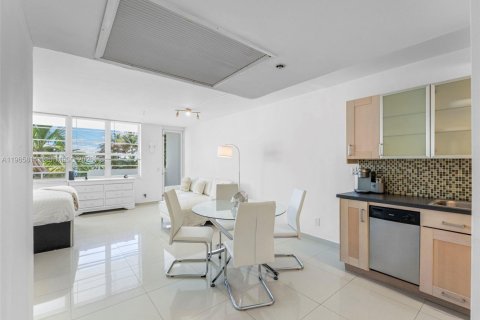 Copropriété à vendre à Miami Beach, Floride: 48.31 m2 № 2031113 - photo 9