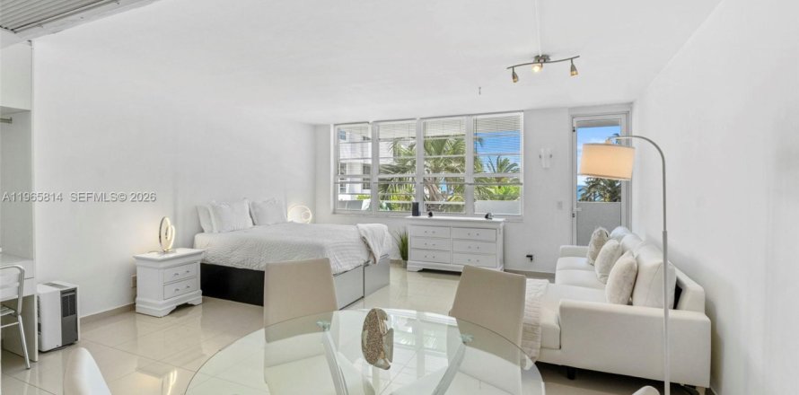 Studio à Condo à Miami Beach, Floride  № 2031113