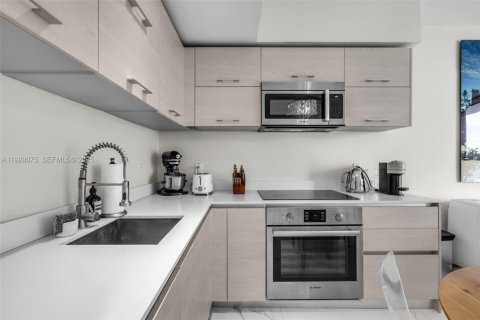 Condo in Miami, Florida, 1 bedroom № 1988371 - photo 6