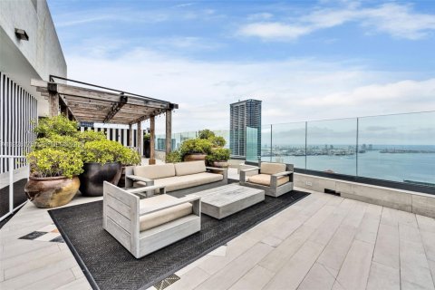 Condo in Miami, Florida, 1 bedroom № 1988371 - photo 17