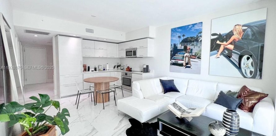 Condo in Miami, Florida, 1 bedroom № 1988371