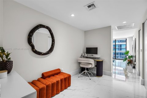 Condo in Miami, Florida, 1 bedroom № 1988371 - photo 12