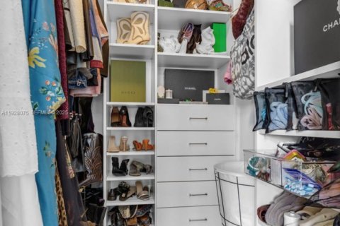 Condo in Miami, Florida, 1 bedroom № 1988371 - photo 26