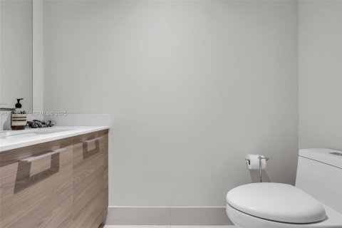 Condo in Miami, Florida, 1 bedroom № 1988371 - photo 24