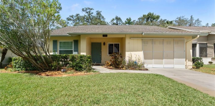 House in New Port Richey, Florida 2 bedrooms, 114.83 sq.m. № 1857637