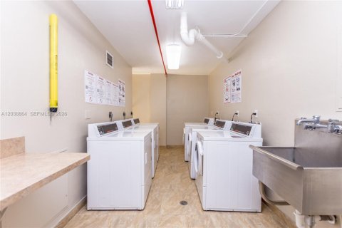Купить кондоминиум в Холливуд, Флорида 44.78м2, № 2186130 - фото 30