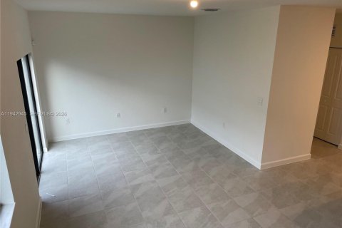 Touwnhouse à louer à Miami-Dade, Floride: 4 chambres, 169.08 m2 № 2000474 - photo 8