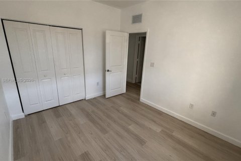 Touwnhouse à louer à Miami-Dade, Floride: 4 chambres, 169.08 m2 № 2000474 - photo 18