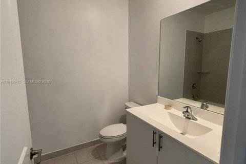 Touwnhouse à louer à Miami-Dade, Floride: 4 chambres, 169.08 m2 № 2000474 - photo 21