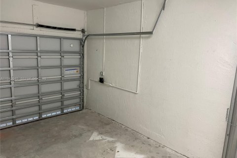 Touwnhouse à louer à Miami-Dade, Floride: 4 chambres, 169.08 m2 № 2000474 - photo 17