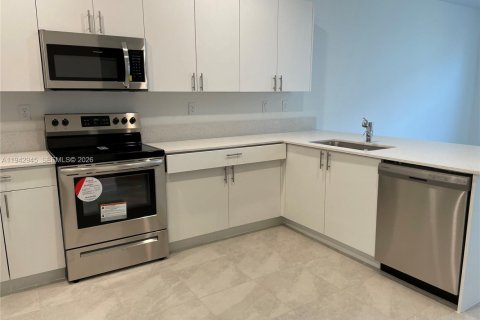 Touwnhouse à louer à Miami-Dade, Floride: 4 chambres, 169.08 m2 № 2000474 - photo 4