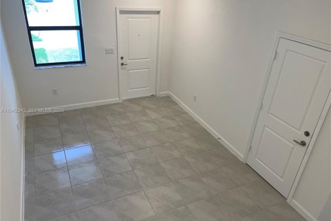 Touwnhouse à louer à Miami-Dade, Floride: 4 chambres, 169.08 m2 № 2000474 - photo 10