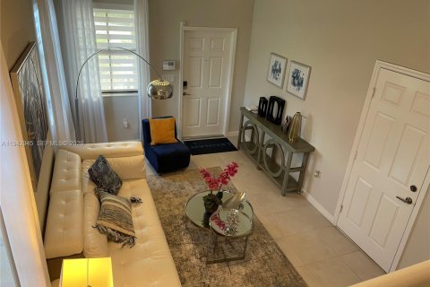 Touwnhouse à louer à Miami-Dade, Floride: 4 chambres, 169.08 m2 № 2000474 - photo 11