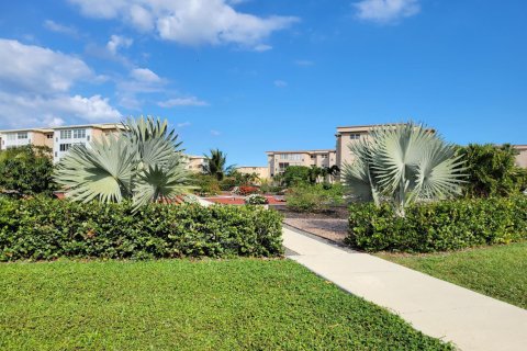 Condo in Boynton Beach, Florida, 1 bedroom № 2189884 - photo 23
