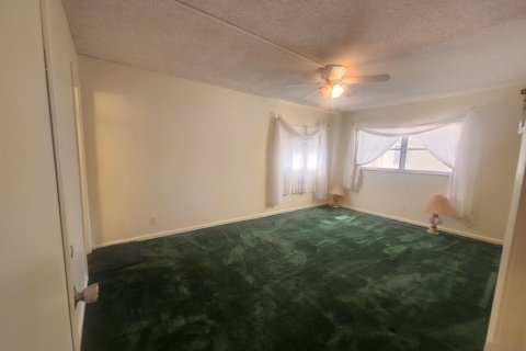 Condo in Boynton Beach, Florida, 1 bedroom № 2189884 - photo 13
