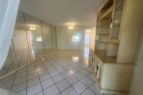Condo in Boynton Beach, Florida, 1 bedroom № 2189884 - photo 8