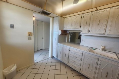 Condo in Boynton Beach, Florida, 1 bedroom № 2189884 - photo 10