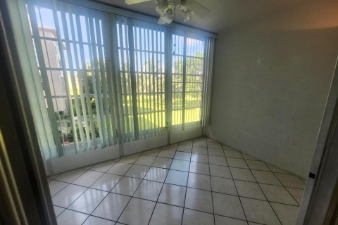 Condo in Boynton Beach, Florida, 1 bedroom № 2189884 - photo 4