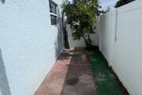 Copropriété à louer à Fort Lauderdale, Floride: 2 chambres, 67.73 m2 № 2251036 - photo 14